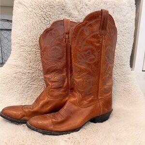 Ariat • Cowboy Boots